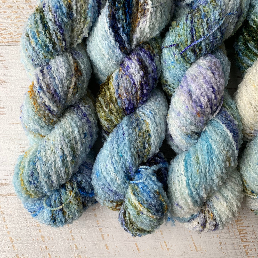 Bay - Curly DK